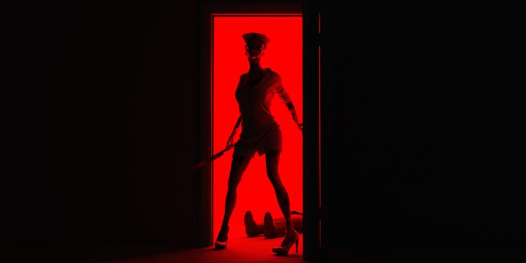 Silueta femenina iluminada en rojo en una puerta, sosteniendo un cuchillo, con una figura tendida en el suelo, imagen simbólica sobre miedo y excitación.