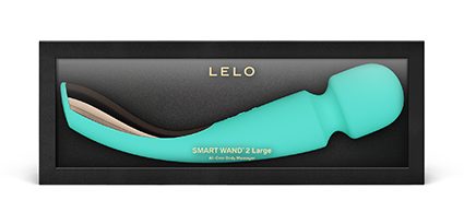 Vibrador wand recargable en color turquesa presentado en estuche premium