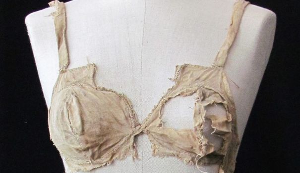 Soutien-gorge du 15eme siecle Soutien-gorge du 15eme siecle