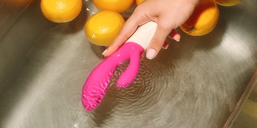 Dildo nella doccia